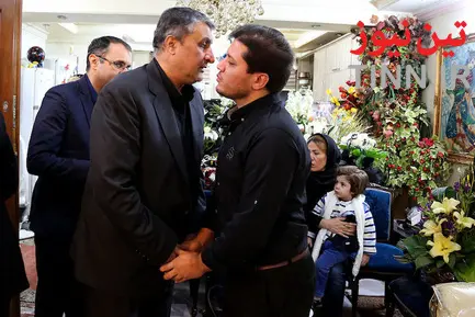 دیدار وزیر راه و شهرسازی با خانواده یکی از جانباختگان حادثه هواپیمای اوکراینی