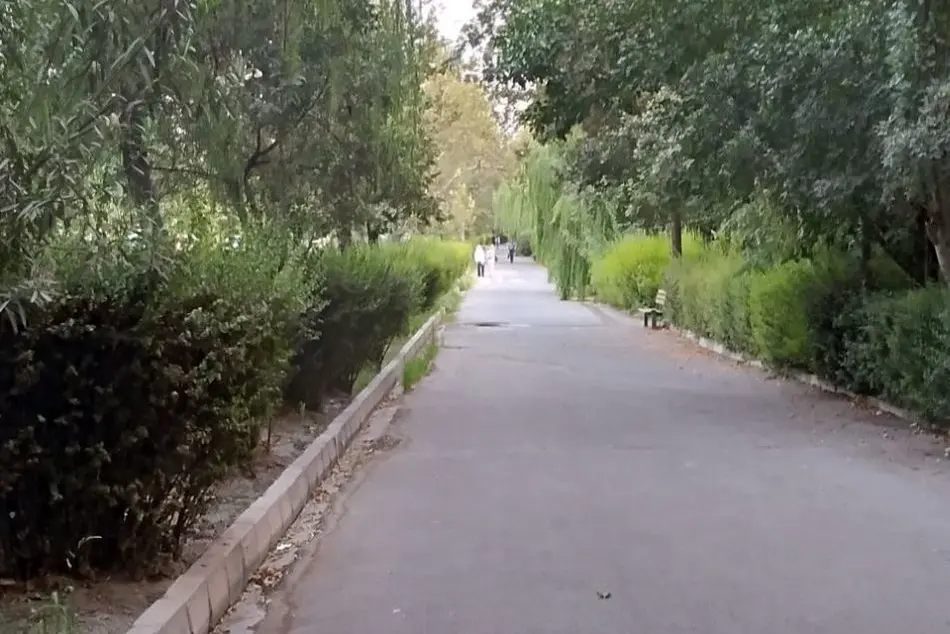 پیاده روهای شهر فقط در عکس، آرام به نظر می رسند
