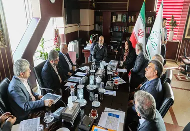 مدیریت مصرف بنزین و کاهش آلودگی با توسعه ارتباط ریلی حومه تهران 