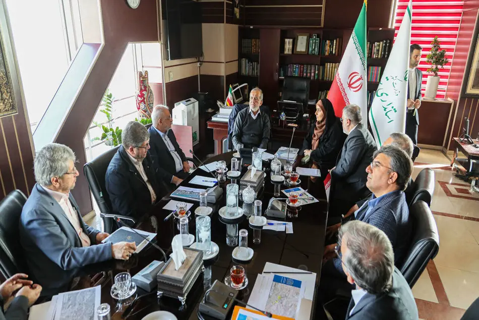 مدیریت مصرف بنزین و کاهش آلودگی با توسعه ارتباط ریلی حومه تهران 