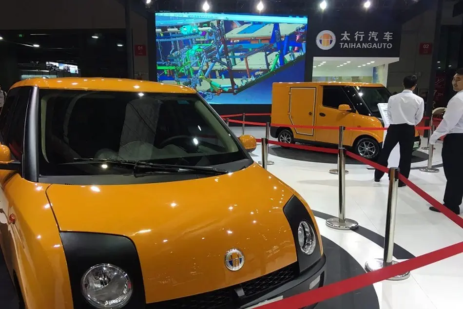 ضعیف ترین غرفه نمایشگاه خودرو شانگهای/ لطفا به خودروهای ما دست نزنید! + تصاویر