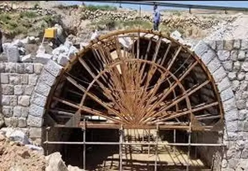 فیلم | تداوم عملیات اجرایی تعریض پل طاقی یک دهانه ۶ متری شهرستان مراغه آذربایجان شرقی