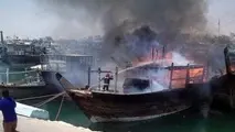 گزارش تصویری | آتش سوزی گسترده در بندر؛ ۸ لنج طعمه حریق شدند