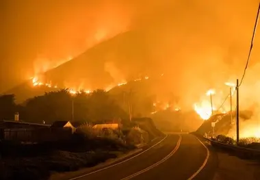 آتش‌سوزی وسیع در سواحل کالیفرنیا و دستور تخلیه اجباری 