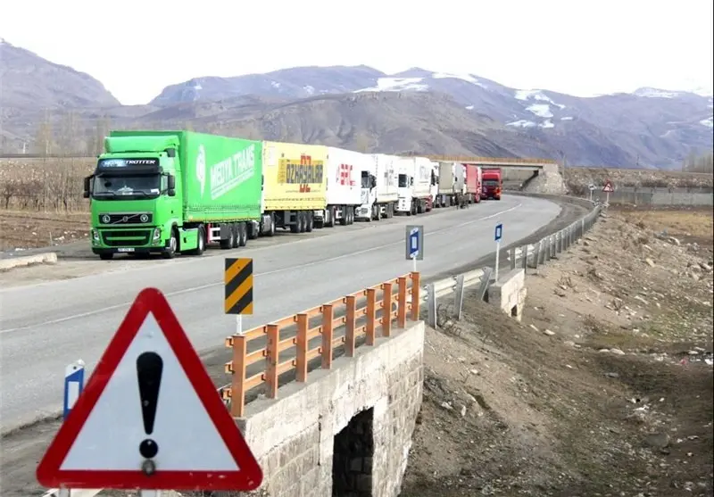 انتقاد رانندگان ترانزیت از تردد کامیون‌های خالی خارجی به داخل کشور 