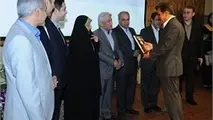 اهدای لوح سپاس همایش روابط عمومی الکترونیک به روابط عمومی سازمان بنادر ودریانوردی