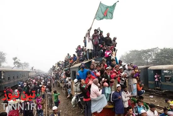 فیلم| شیوه عجیب حمل مسافران عید فطر در راه آهن بنگلادش!