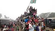 فیلم| شیوه عجیب حمل مسافران عید فطر در راه آهن بنگلادش!