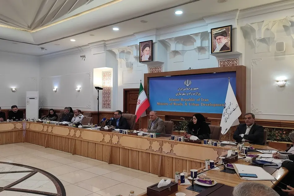 سرپیچی دستگاه های دولتی از ارائه ۳۰۰۰ ناوگان در اختیار به زائران اربعین/ امسال از حق مردم نمی گذریم