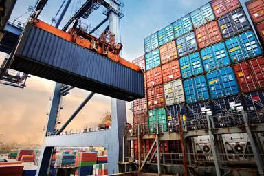 ثبت ۲۶ میلیارد دلار صادرات غیرنفتی در نیمه نخست سال؛ گام بلند ایران در توسعه تجارت جهانی