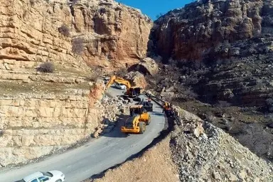 راهداری اردل عملیات ایمن سازی نقاط حادثه خیز را کلید زد