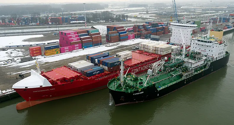 Containerships performs its first STS LNG bunkering in Port of Rotterdam