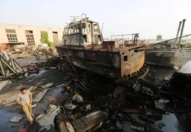  بندر یمن پس از حمله هوایی