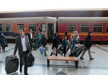در صورت افزایش تقاضای سفر، قطار اضافه می‌ کنیم/ مسافران تهران - مشهد نگران نباشند