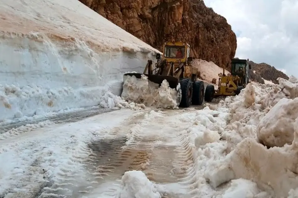 برف روبی بیش از هزار کیلومتر از محورهای کردستان 