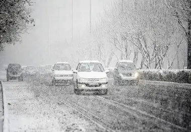 بارش برف در محورهای استان اصفهان آغاز شد