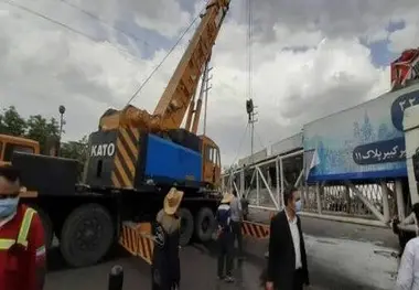 2 فیلم از سقوط پل عابر/ عابرانی که بی دلیل کشته می شوند