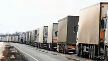 صف طولانی کامیون‌ ها در آستارا به دلیل محدودیت پذیرش در مرز روسیه